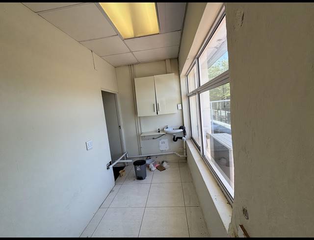 48M² OFFICE TO LET IN LA LUCIA